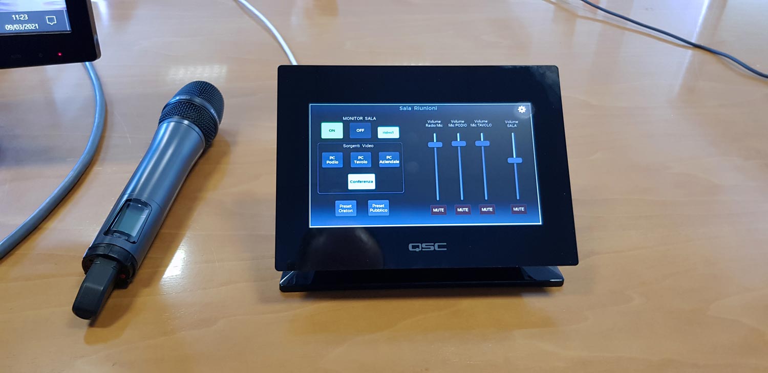 aula didattica pannello qsc audio